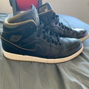 Air Jordan 1 Mid Black Metallic Gold Men’s size 13